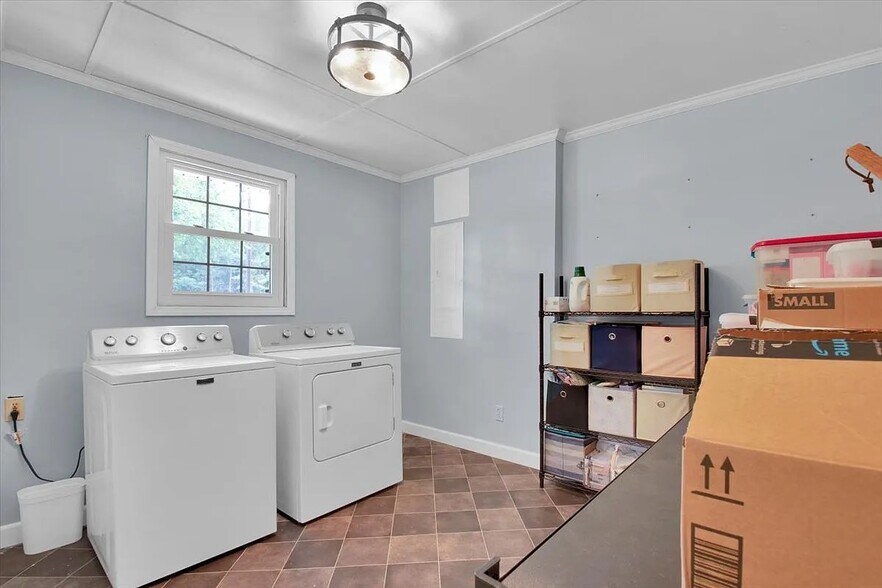 Building Photo - 120 Echo Ln