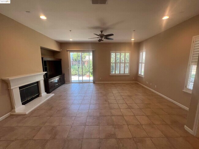 Building Photo - 613 Kenwood Dr