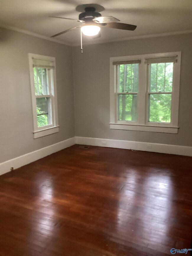 Building Photo - 2404 Whitesburg Dr