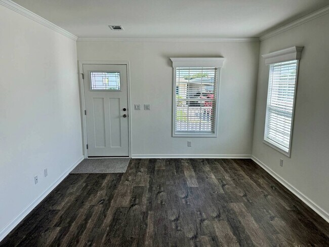 Building Photo - 1270 Plymouth Pl