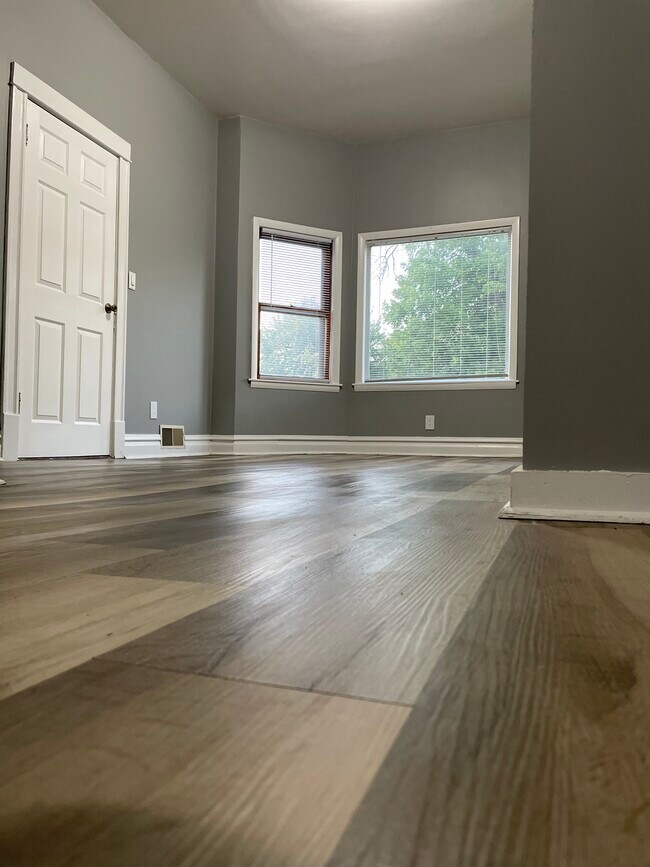 Building Photo - 107 W 118th St