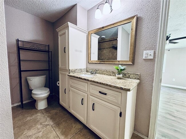 Building Photo - 2413 Kingsdale Dr