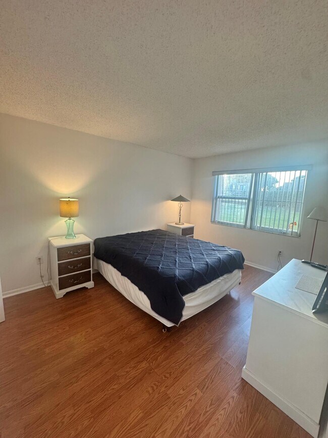 Building Photo - 500 Davis Rd