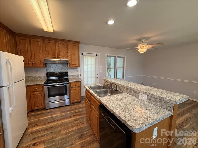Building Photo - 336 Valley Glen Ct NW