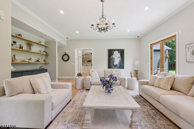 Building Photo - 5 Shores Rd