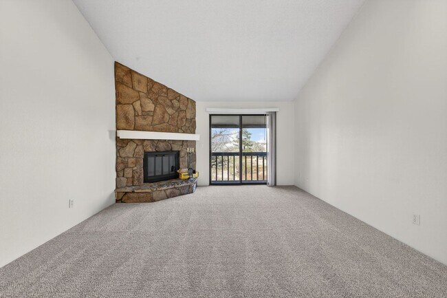 Building Photo - Updated 2 bed 1 bath condo in Arvada!