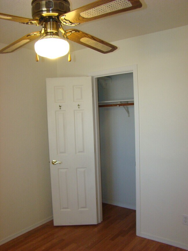 Building Photo - 3444 Bluegrass Dr