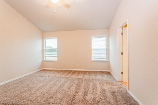 Building Photo - Bright & Spacious 5-Bedroom, 3-Bath Home i...