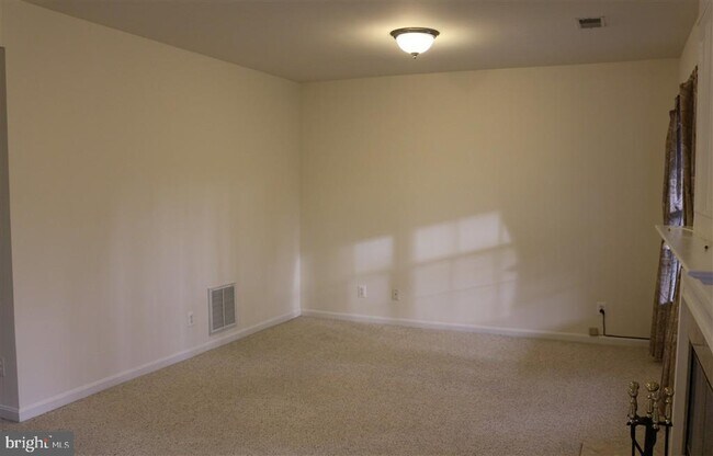 Building Photo - 7507 Lamoyne Ct