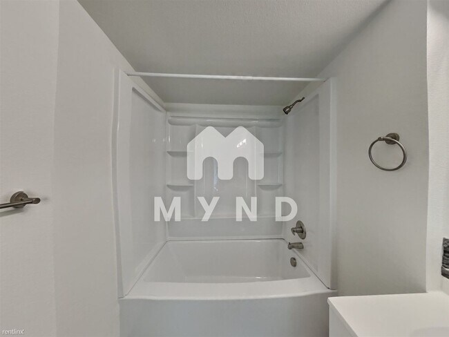 Building Photo - 2 br, 1 bath House - 7203 SE Harmony Dr