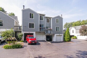 Building Photo - 3 Bedroom/2.5 Bath Westlake!! Condo living...