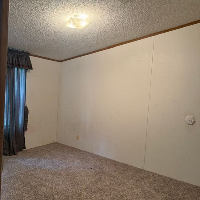 Building Photo - 3 Bedroom 2 Bath Manufactured Home