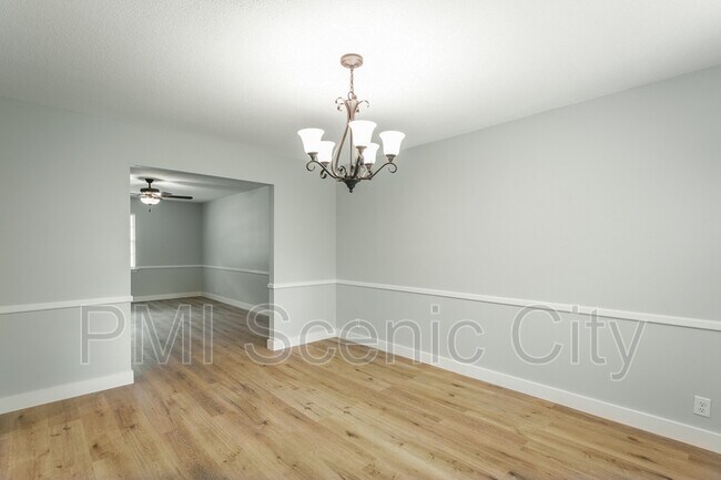 Building Photo - 508 Briar Park Ln