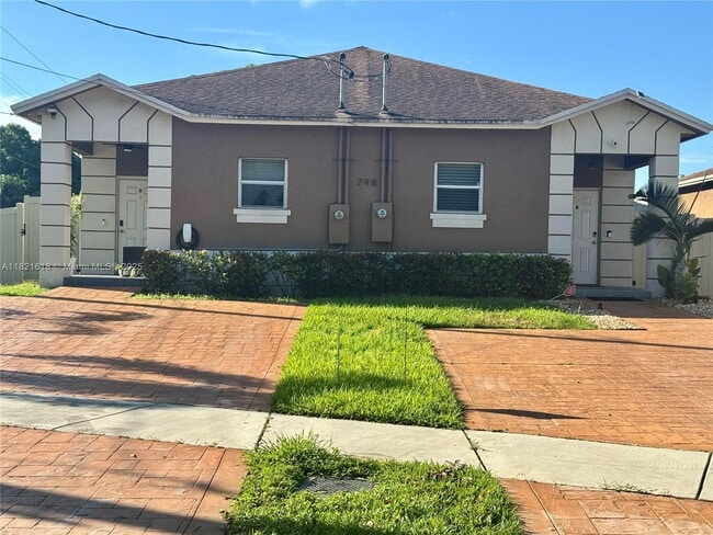 Primary Photo - 798 NE 43rd St
