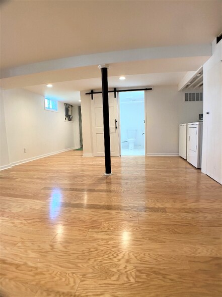 Building Photo - 95 Kentway