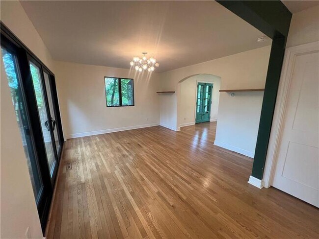 Building Photo - 127 Westland Dr