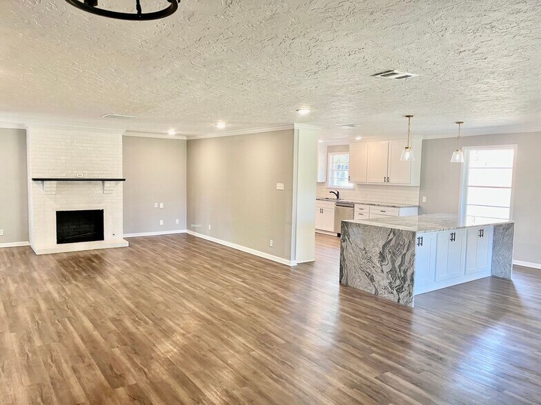 Building Photo - 2007 Wood Pl