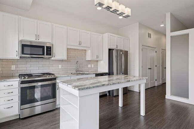 Building Photo - 12610 Ridgedale Dr