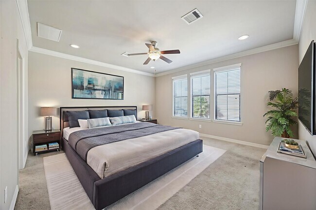 Building Photo - 5749 Larkin St