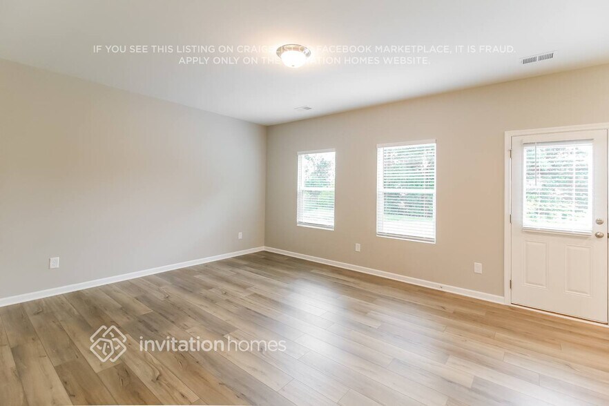 Building Photo - 2084 Boxwood Cir