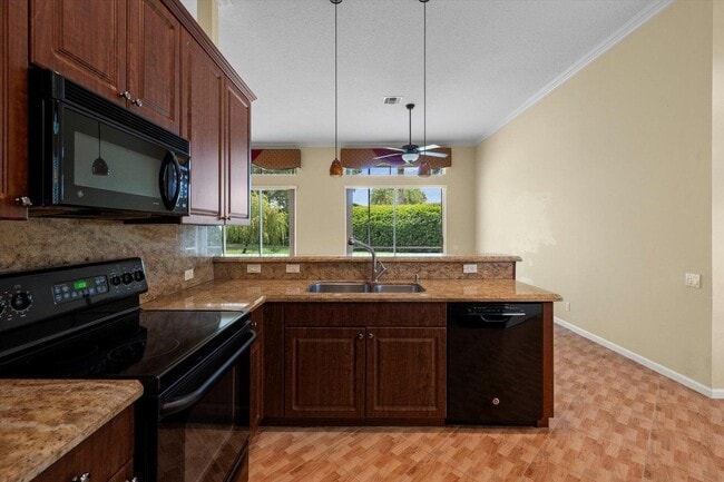 Building Photo - 9819 Mantova Dr