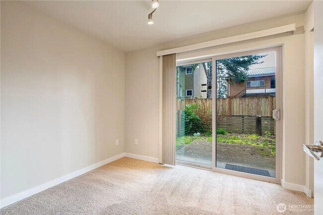 Building Photo - Urban Townhome in Lake City – 3B/2B, Garag...