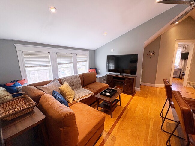 Building Photo - 247 Savin Hill Ave