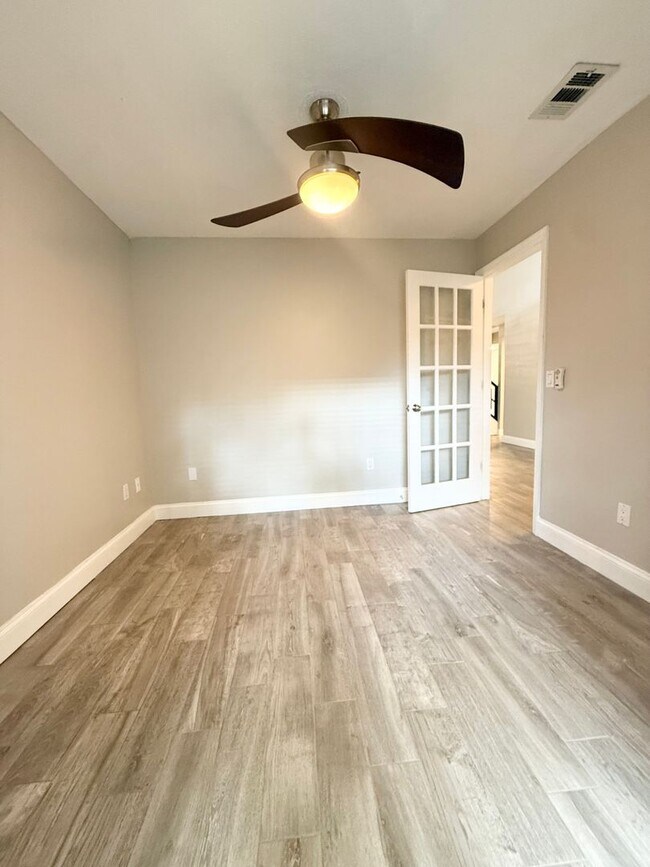Building Photo - 621 Landings Pl