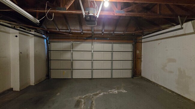 Building Photo - 4147 Pinewood Lake Dr