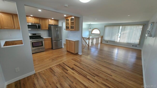 Building Photo - 4 Willow St