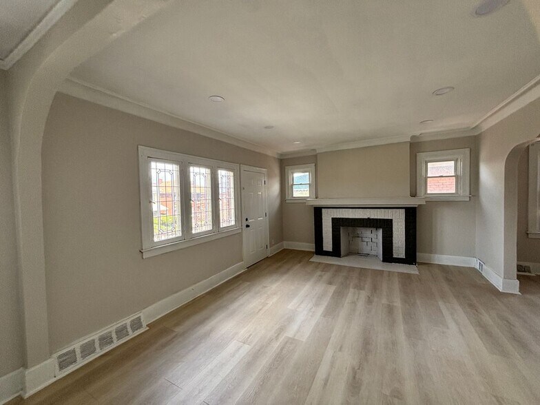 Building Photo - 3025 Tuxedo St