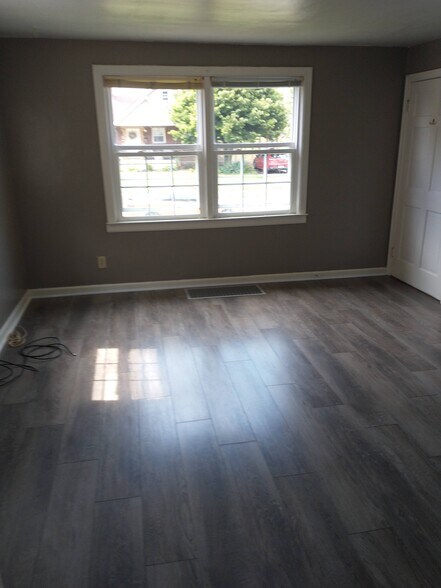 Building Photo - 372 Morris Dr
