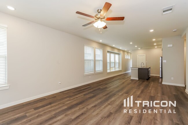Building Photo - 8208 Howell Oak Dr