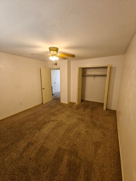 Building Photo - 7400 Santa Fe Trl NW