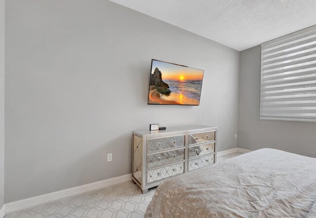 Building Photo - 3606 S Ocean Blvd