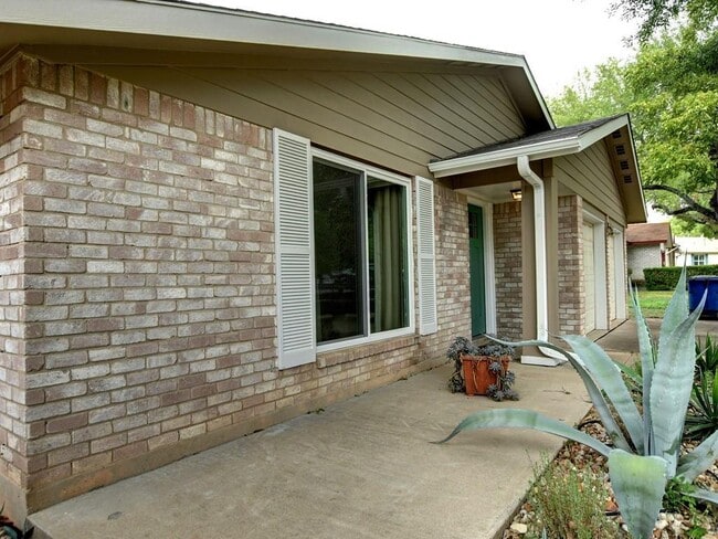 Building Photo - 11108 Applewood Dr