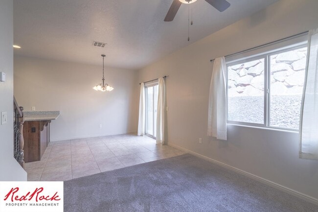 Building Photo - 3 Bedroom Townhome in Buena Vista Community