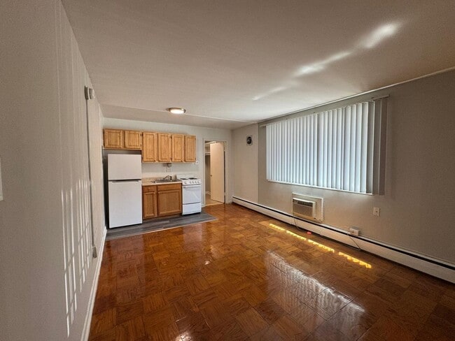 Interior Photo - 1111 D ST NE
