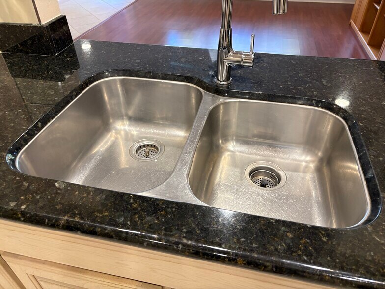 Building Photo - 3951 NE 17th Ave