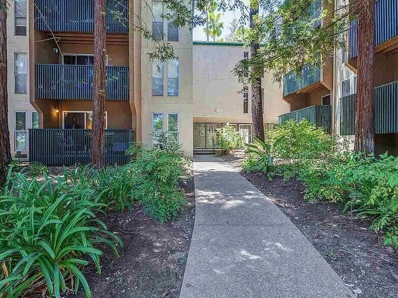 Building Photo - 185 Sierra Dr