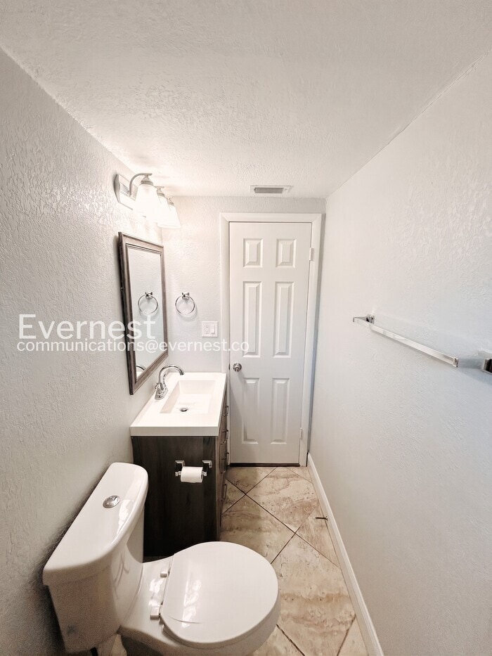 Building Photo - 1649 Dartmouth Dr