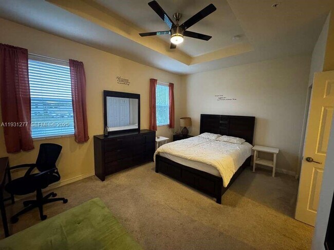 Building Photo - 2819 SE 1st Dr