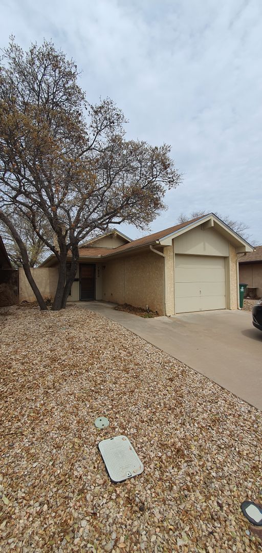 Primary Photo - Spacious 2 bedroom 2 bath townhome COMING ...