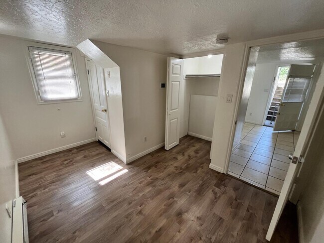 Building Photo - 167 E 400 N