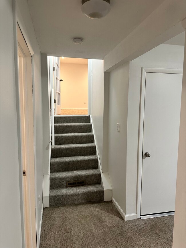 Building Photo - 4746 Stonehurst Rd