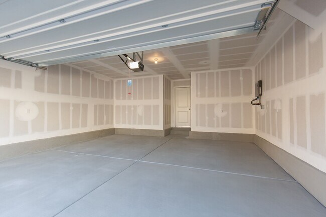 Building Photo - Stunning New-Build Townhouse in Growing 89139 Neighborhood