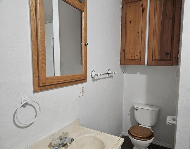 Building Photo - 1112 Jet Dr