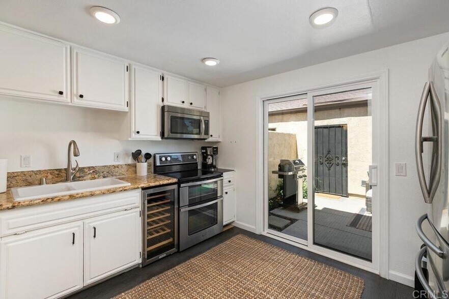 Building Photo - 5095 Lambert Ln