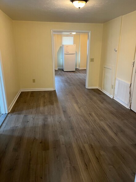 Building Photo - 375 Elm St