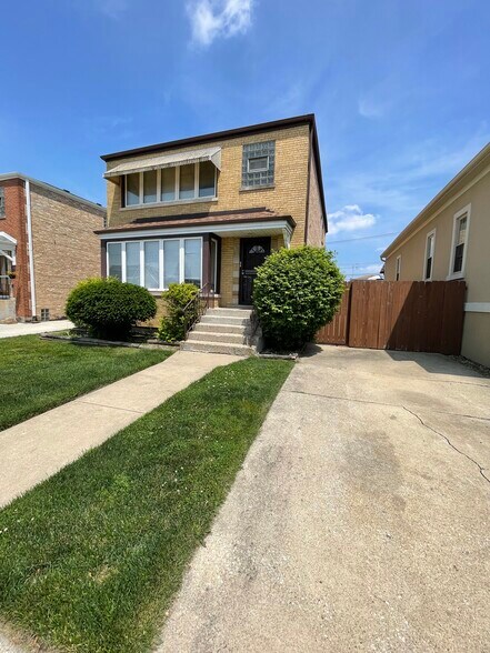 Primary Photo - 5735 S Meade Ave